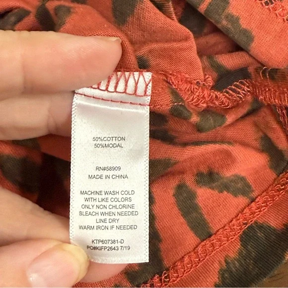 GB Animal Print Burnt Orange Leopard Short Sleeve Cropped Tee Size Large - Picture 6 of 7